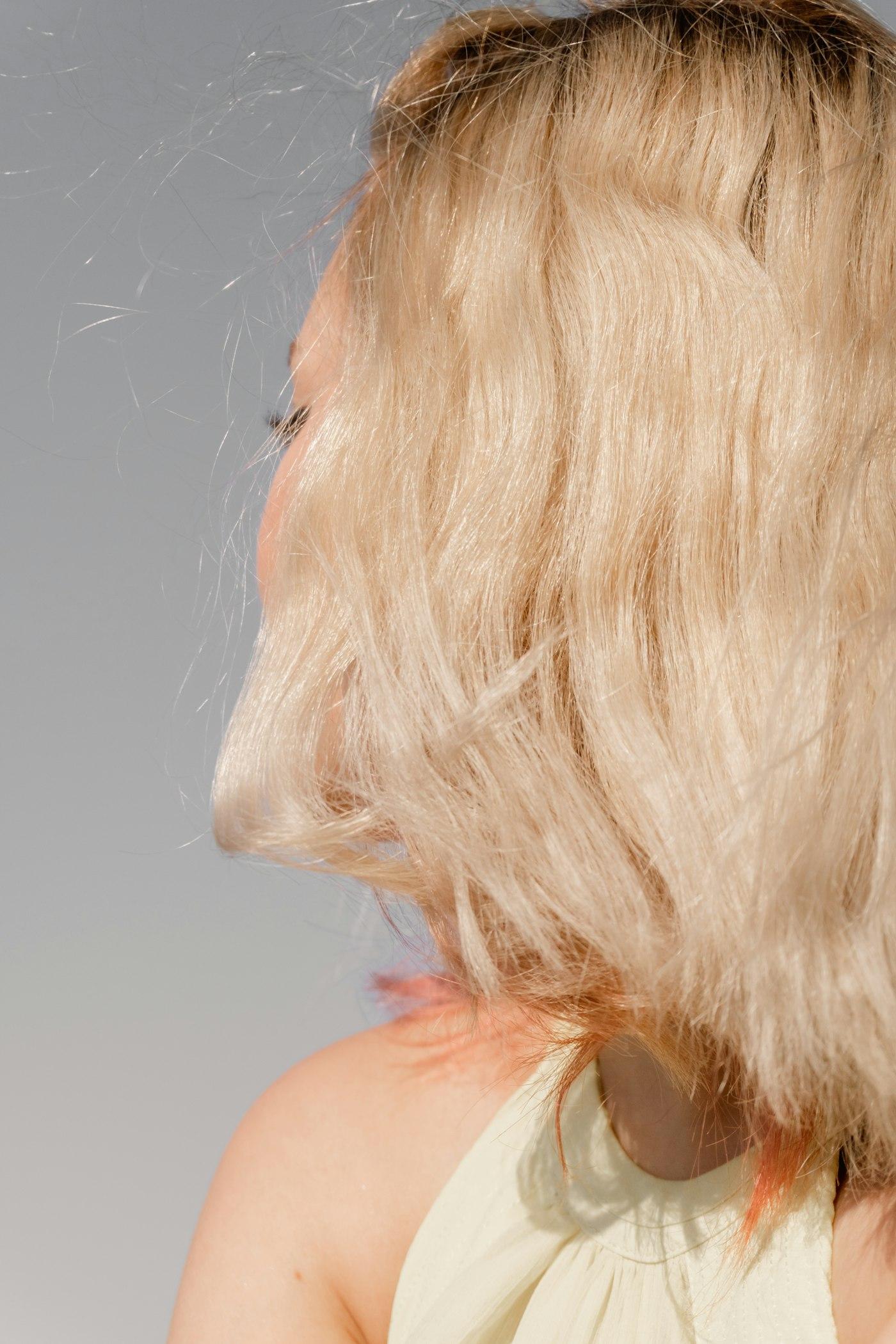 Chevelure blonde naturelle et lumineuse